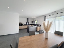 Maison contemporaine de plain-pied 128 m² habitables – DPE A – 3 chambres – Romorantin-Lanthenay (41200)