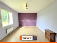 Maison de plain-pied avec garage d'une surface de 117 m², 2 chambres et une buanderie, excellent DPE C dans un environnement très calme sur la commune de Villefranche sur Cher 