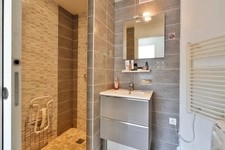 Maison individuelle avec garage à vendre 6 pièces VENISSIEUX (69)