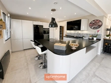 MARGNY-LÈS-COMPIÈGNE – PROPRIÉTÉ CONTEMPORAINE DE 260 m² AVEC DÉPENDANCE DE PLUS DE 170 M²