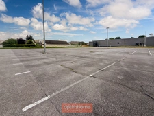 OPPORTUNITÉ D’IMPLANTATION COMMERCIALE – 1 707 M² + 250 STATIONNEMENTS