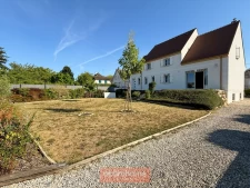 MARGNY-LÈS-COMPIÈGNE – PROPRIÉTÉ CONTEMPORAINE DE 260 m² AVEC DÉPENDANCE DE PLUS DE 170 M²
