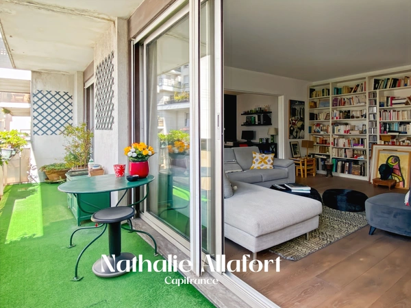 Dernier étage traversant – 4 pièces avec balcons, cave et parking