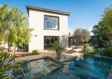 À vendre : Maison contemporaine haut de gamme avec vue sur le bassin de Thau – Meublée, prête à vivre !