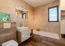 À vendre : Maison contemporaine haut de gamme avec vue sur le bassin de Thau – Meublée, prête à vivre !