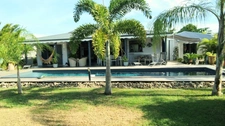 Villa contemporaine en bois de 100 m² avec piscine à Saint François .