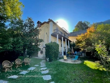 Maison bourgeoise de caractère de 215 m2 habitables avec local commercial et deux chambres d’hôtes à Chamoux-sur-Gelon (73390)