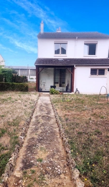 Maison rénovée avec terrain et garage