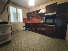 Charmante maison parfaitement entretenue, située dans le quartier Saint Christophe.
