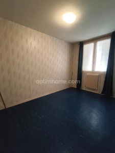 Charmante maison parfaitement entretenue, située dans le quartier Saint Christophe.