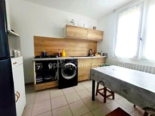 Maison rénovée avec terrain et garage
