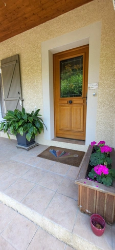 Maison contemporaine de 188 m² – Plain-pied – 5 chambres – Piscine – Terrain de 2 192 m²