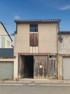 Trie-sur-Baïse (65) : maison de village de 7 pièces, plus de 134 m² habitables sur une parcelle de 223 m², prix 76 000 €.
