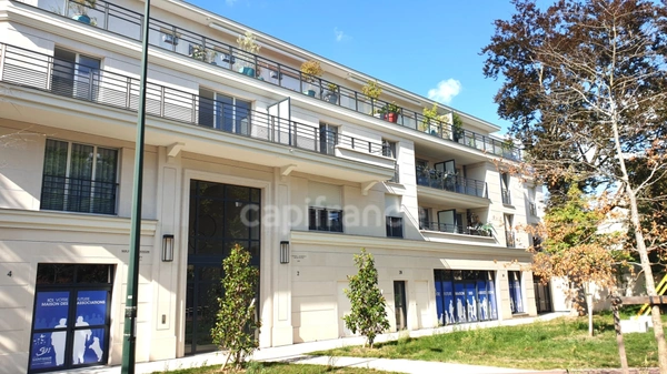 Appartement 4 pièces 96 m2 dernier étage avec magnifique terrasse de 52 m2 SAINT MAUR DES FOSSES (94)