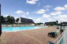 Cabourg - Chalet dans parc de tourisme - 47 m2 - 3 chambres - dépendances - Terrain 202 m2 - Parking - Piscine
