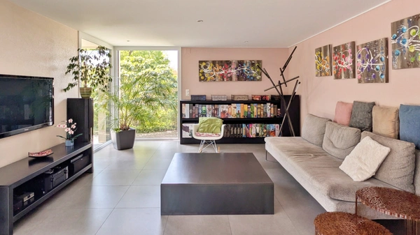 Maison à vendre 9 pièces KEMBS LOECHLE (68).Belle maison contemporaine de 250 m², 14 ares, avec piscine, en lisière de forêt.