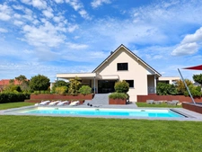 Maison à vendre 9 pièces KEMBS LOECHLE (68).Belle maison contemporaine de 250 m², 14 ares, avec piscine, en lisière de forêt.