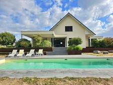Maison à vendre 9 pièces KEMBS LOECHLE (68).Belle maison contemporaine de 250 m², 14 ares, avec piscine, en lisière de forêt.