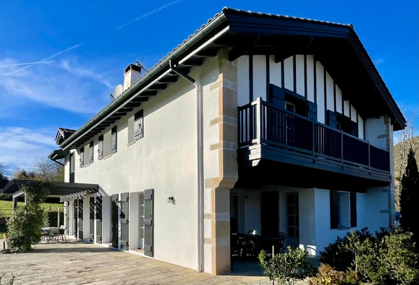 Maison à vendre 9 pièces SARE (64)