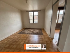 Ensemble Immobilier avec Cour, Dépendances et Accès à la Risle – La Ferrière-sur-Risle (27760) - sous compromis - non disponible -