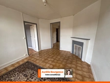 Ensemble Immobilier avec Cour, Dépendances et Accès à la Risle – La Ferrière-sur-Risle (27760) - sous compromis - non disponible -