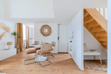 Duplex de charme 4 pièces rénové avec 3 chambres dans immeuble en pierre