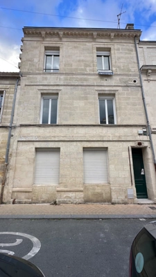 Duplex de charme 4 pièces rénové avec 3 chambres dans immeuble en pierre