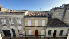 Duplex de charme 4 pièces rénové avec 3 chambres dans immeuble en pierre