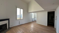Duplex de charme 4 pièces rénové avec 3 chambres dans immeuble en pierre