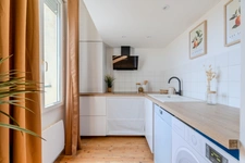 Duplex de charme 4 pièces rénové avec 3 chambres dans immeuble en pierre