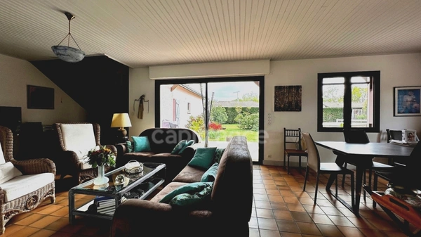 PISSOS maison familiale 8 pièces de 200M2 avec logement indépendant sur terrain de 2380m2 avec double garage, piscine et abri.  