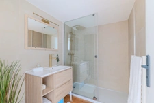 Duplex de charme 4 pièces rénové avec 3 chambres dans immeuble en pierre