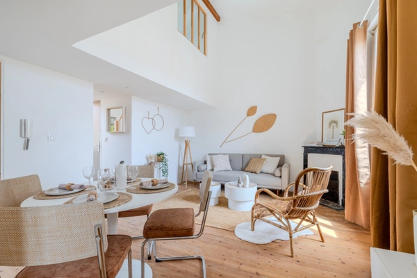 Duplex de charme 4 pièces rénové avec 3 chambres dans immeuble en pierre