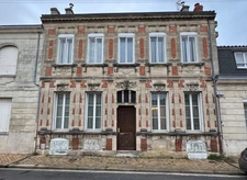 Maison en pierre 9 pièces de 175 m² avec jardin au calme