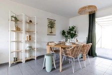 VILLENAVE D'ORNON Bourg : Maison de ville 3 chambres avec jardin, garage et 2 places de stationnement.