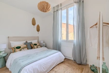 Duplex de charme 4 pièces rénové avec 3 chambres dans immeuble en pierre