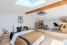 Duplex de charme 4 pièces rénové avec 3 chambres dans immeuble en pierre