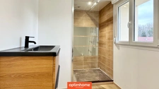Appartement en rez-de-chaussée, entièrement rénové, lumineux, deux chambres, parkings.