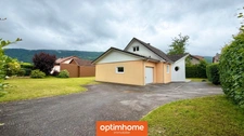 EN EXCLUSIVITÉ à SAULXURES-SUR-MOSELOTTE – Maison récente 117 m² environ au sol (90 m² Carrez) | 3 chambres | Vivable de plain-pied | Terrain plat de 846 m² | Garage | Centre-ville au calme