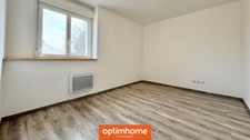Appartement 1er étage, rénové, lumineux, trois chambres, parkings.