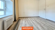 Appartement 1er étage, rénové, lumineux, trois chambres, parkings.