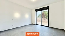 Maison neuve, basse consommation RT2020, vivable de plain-pied, 3 chambres, au calme en bout d'impasse.