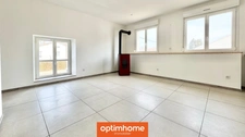 Appartement 1er étage, rénové, lumineux, trois chambres, parkings.