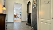 Maison de famille rénovée de 5 chambres, vivable de plain pied, au calme et bien exposée.