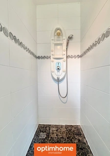 EN EXCLUSIVITÉ à SAULXURES-SUR-MOSELOTTE – Maison récente 117 m² environ au sol (90 m² Carrez) | 3 chambres | Vivable de plain-pied | Terrain plat de 846 m² | Garage | Centre-ville au calme