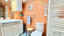 Maison de famille rénovée de 5 chambres, vivable de plain pied, au calme et bien exposée.