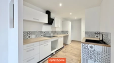 Appartement en rez-de-chaussée, entièrement rénové, lumineux, deux chambres, parkings.
