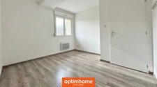 Appartement 1er étage, rénové, lumineux, trois chambres, parkings.