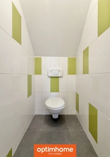 EN EXCLUSIVITÉ à SAULXURES-SUR-MOSELOTTE – Maison récente 117 m² environ au sol (90 m² Carrez) | 3 chambres | Vivable de plain-pied | Terrain plat de 846 m² | Garage | Centre-ville au calme