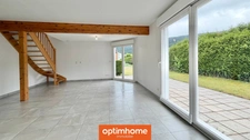 EN EXCLUSIVITÉ à SAULXURES-SUR-MOSELOTTE – Maison récente 117 m² environ au sol (90 m² Carrez) | 3 chambres | Vivable de plain-pied | Terrain plat de 846 m² | Garage | Centre-ville au calme